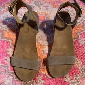 LUCKY BRAND KARSTON Suede Wedge Sandals Sz 9